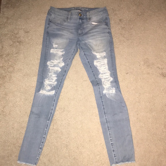Light-wash, ripped Jeans - Picture 4 of 8